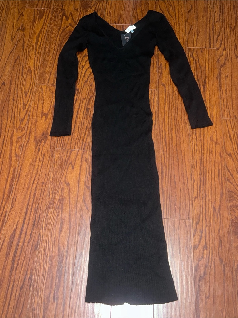 Final Touch Black Ribbed V‑Neck Long Sleeve Maxi Bodycon Dress